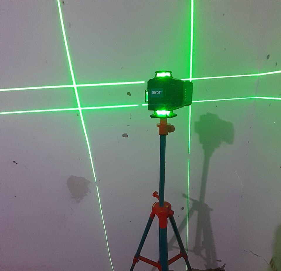 Lazerniy uroven satiladi