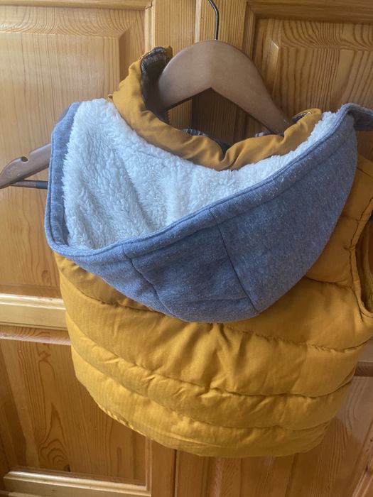 Детски елек с качулка