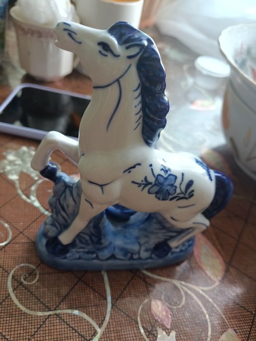 Статуэтка лошадка фарфор гжель