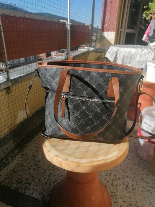 Чисто нова чанта с шарка в кафяво и черно