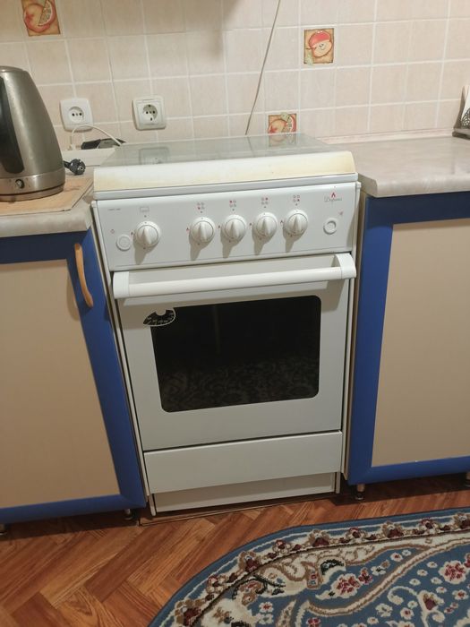 Газовая плита . Цена 30000