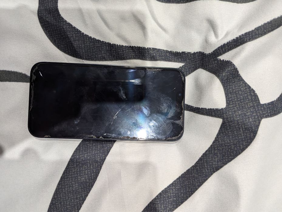 Iphone 13 128 de gb inca in garantie