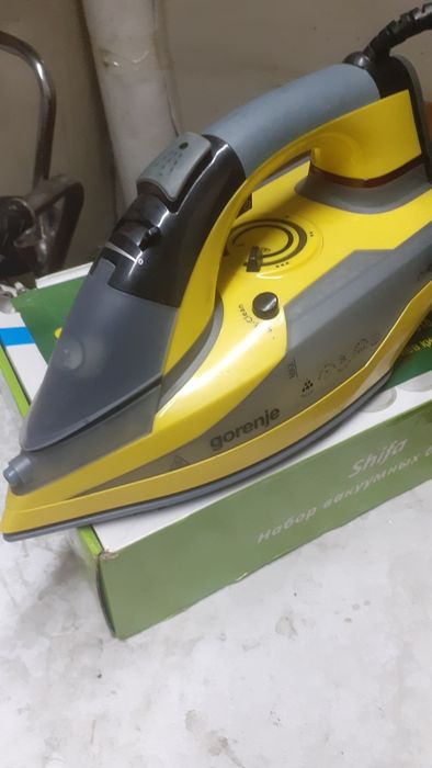 Утюги рабочие один новая жёлтый. Продам