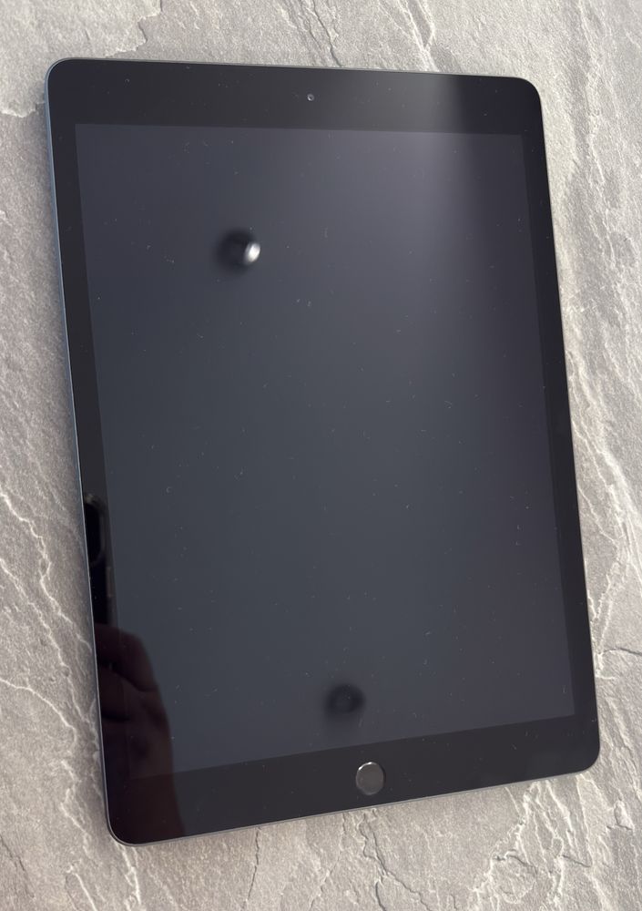 Продавам IPad 7th 32GB
