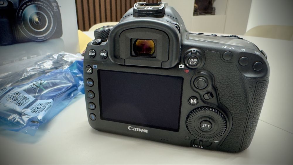 Canon EOS 5D Mark IV + Canon EF 24-105 f/4L IS II USM kit