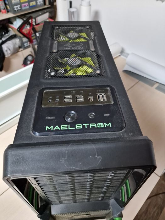 Carcasa pc gaming