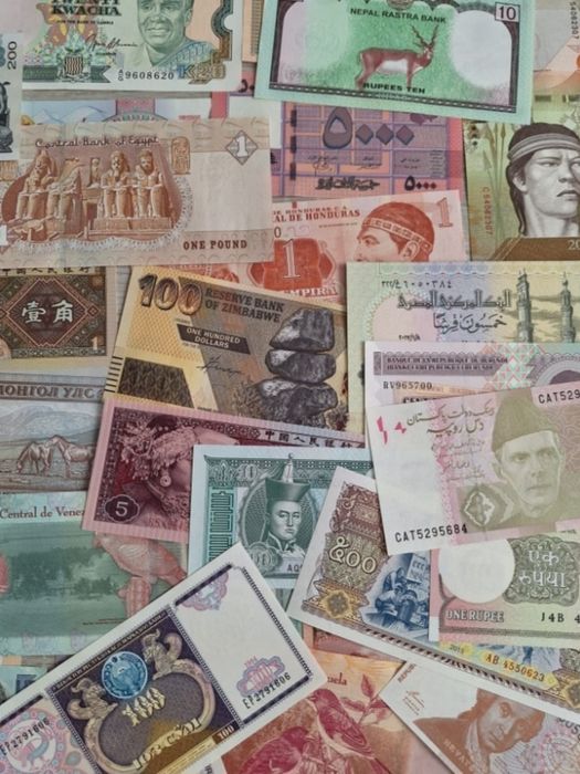 Lot 50 de bancnote diferite