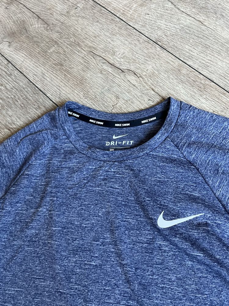 NIKE Dri-Fit Swim - UPF40+ / Нова размер М / Оригинал