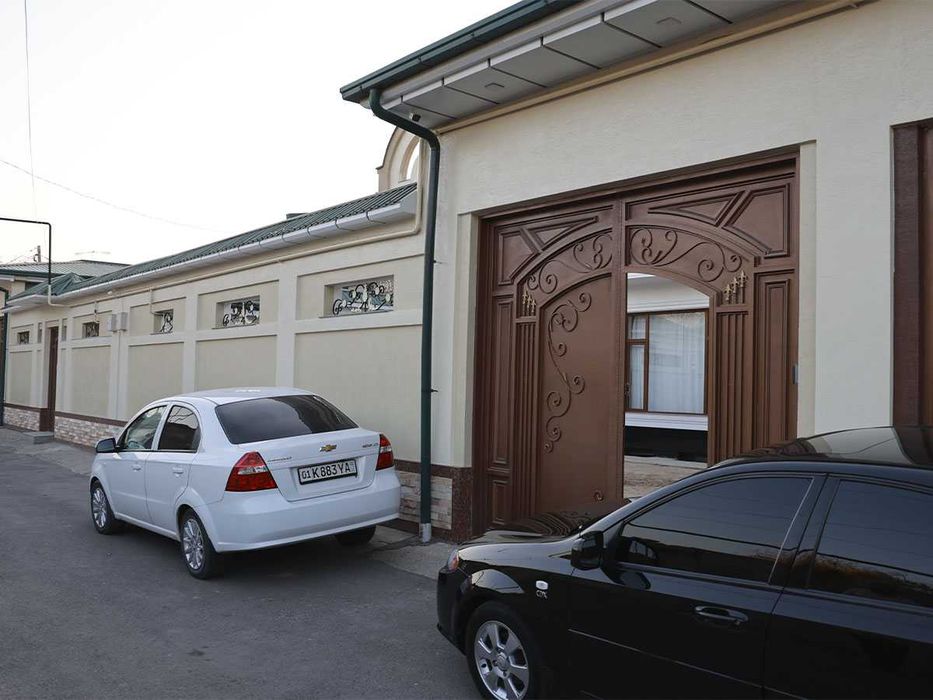 Shayxontohurda 3qavatli uy sotiladi 2.7sotix, yangi remont, keng fasad