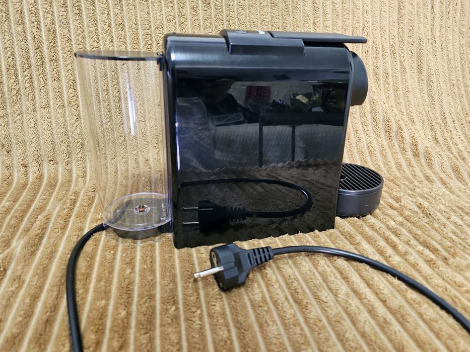 Espressor Nespresso essenza mini+ 10 capsule cafea si ceai