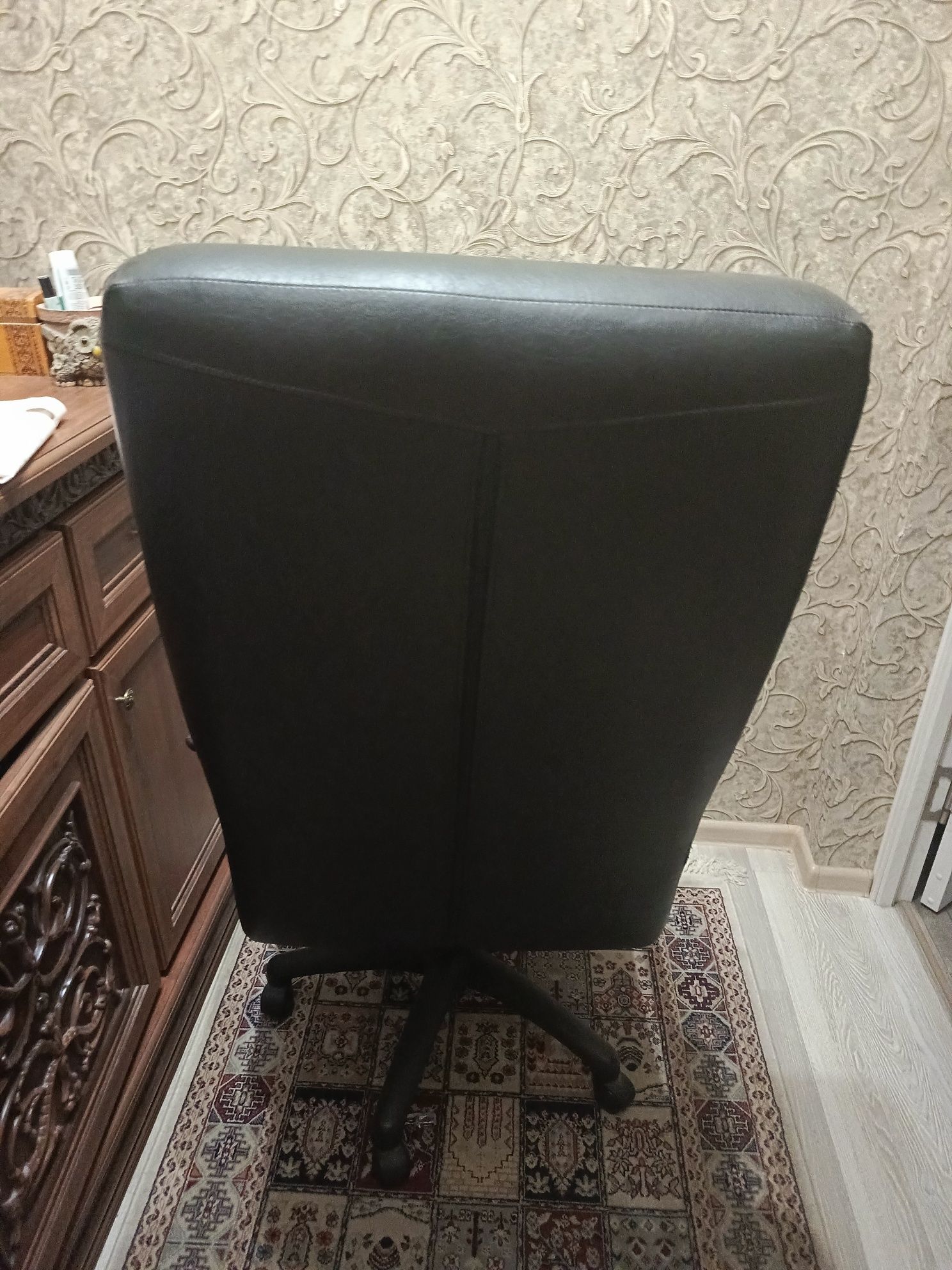 Офисное кресло для руководителя