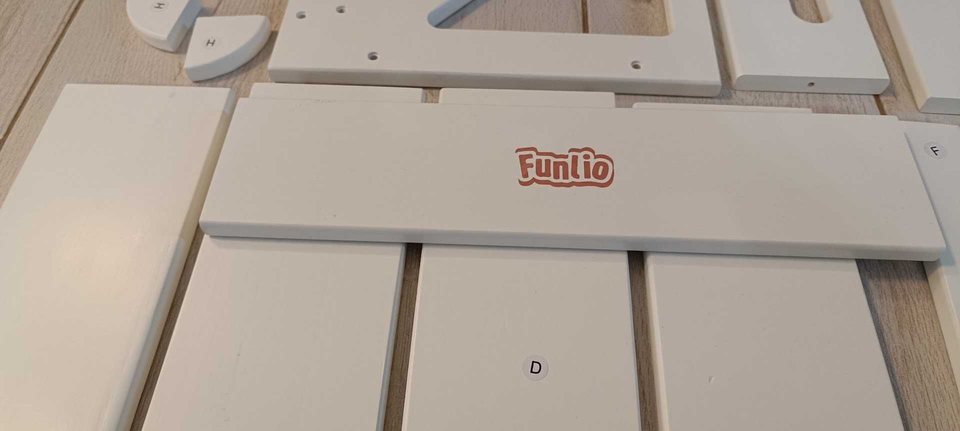 Biblioteca Montessori Funlio alba (cu cateva ZGARIETURI)