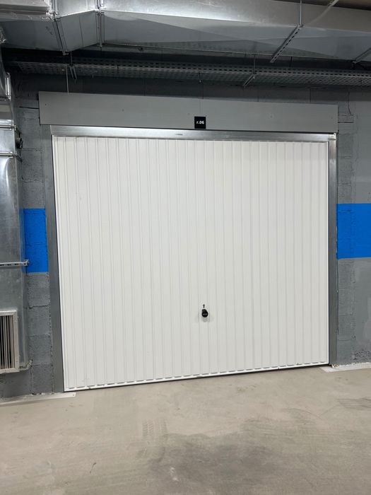 Дава се под наем Гараж / Паркомясто в София, Зона Б-19 - 20 кв.м за 102 € - Снимка #1