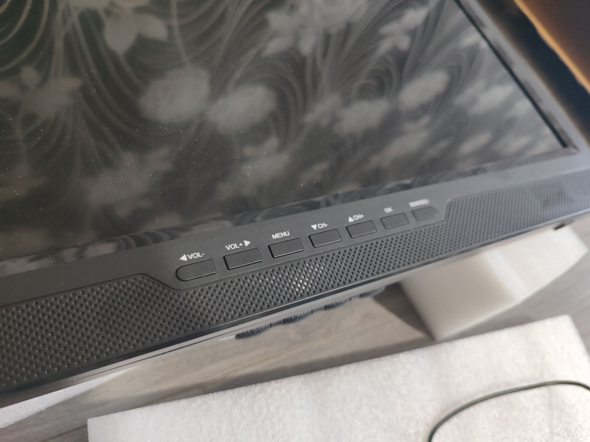 ПРОМО ! 19 " Desobry FULL HD преносим телевизор !