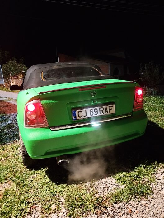 Vând sau schimb Opel cabrio 2003
