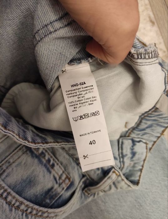 Blugi evazati marimea 40 sunt superbi