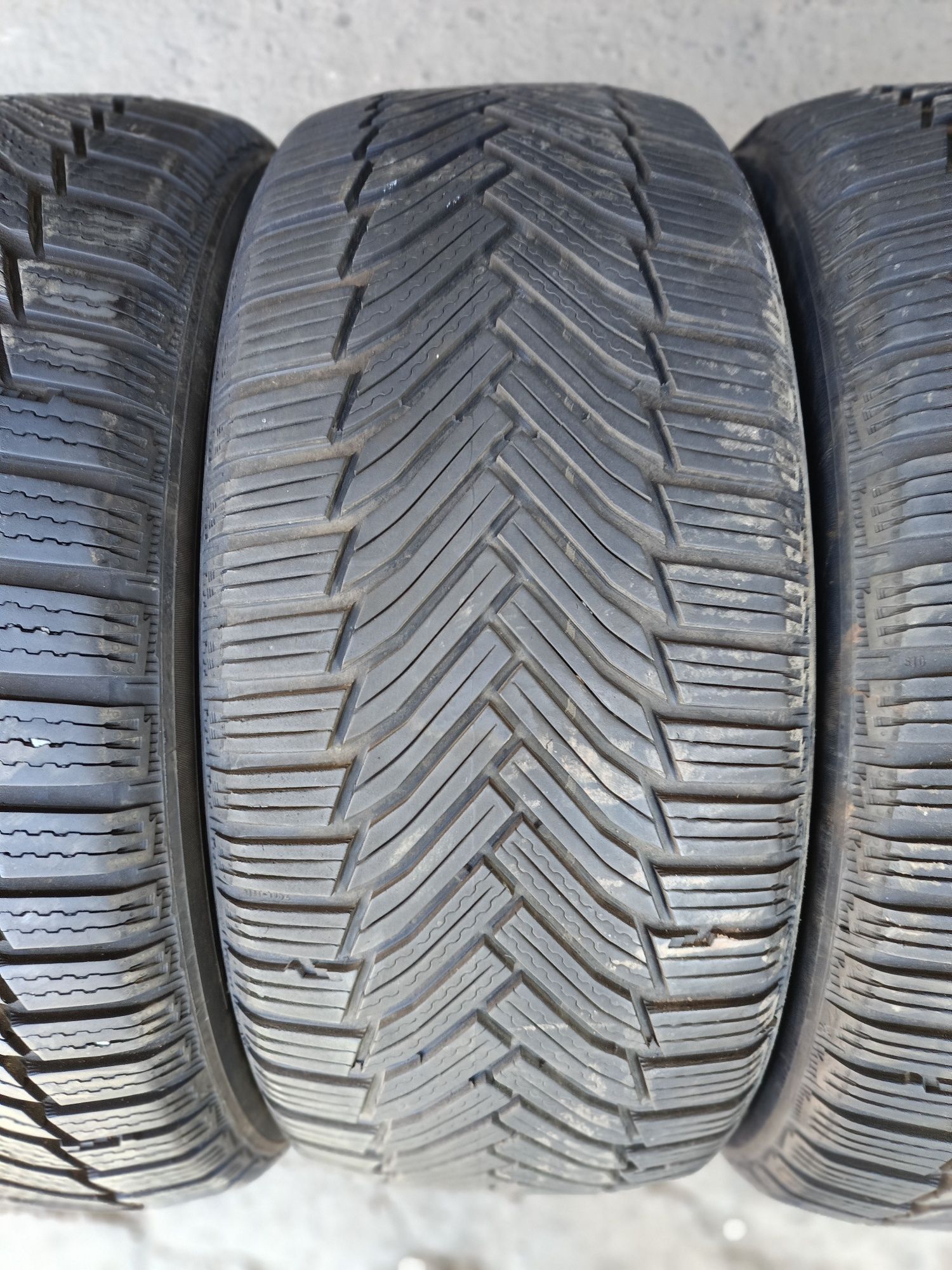 Зимни гуми -17цола-225/50-1бр.-95лв."MICHELIN"