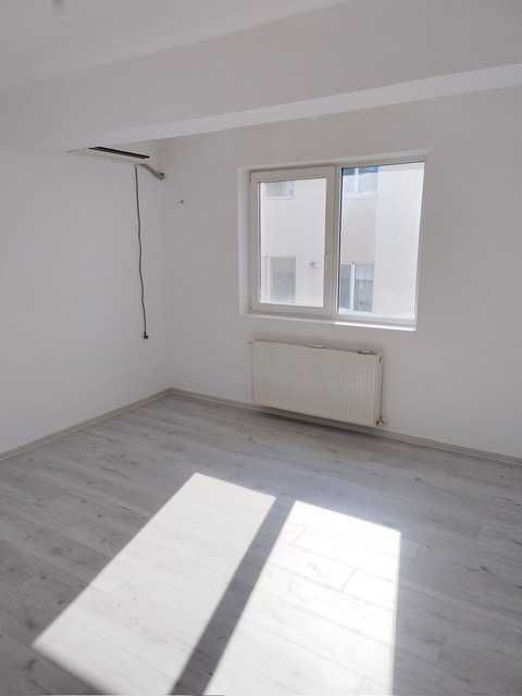 Apartament cu 2 camere, decomandat, disponibil imediat, metrou Berceni