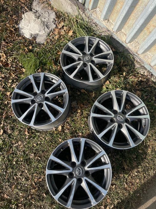 Продам диски оригинальные на Тойота