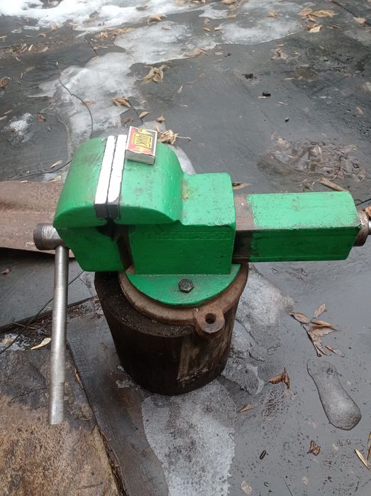 Тиски слесарные цена 25 т.т.