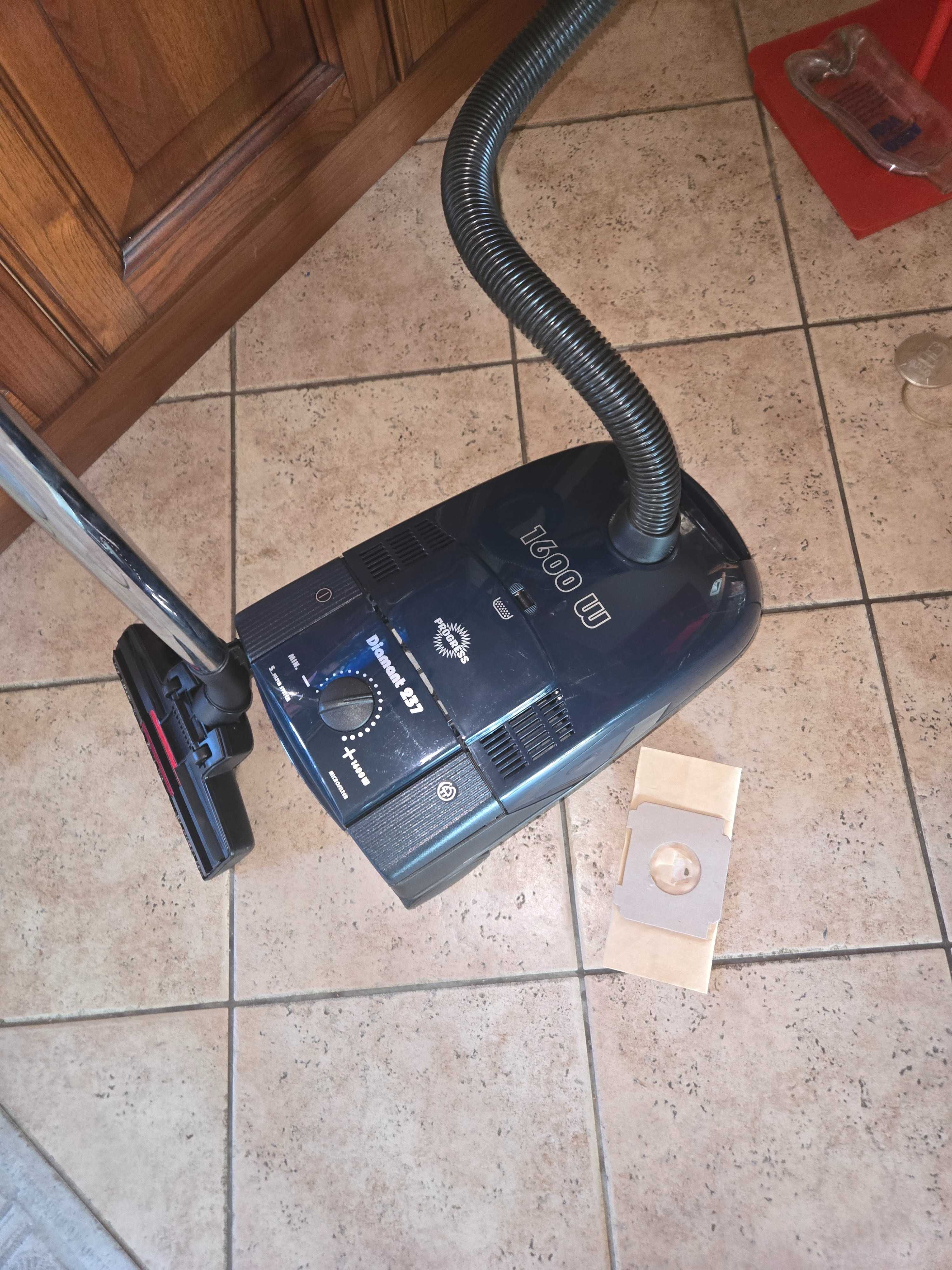 Прахосмукачка  PROGRESS  Diamant 237  1600w