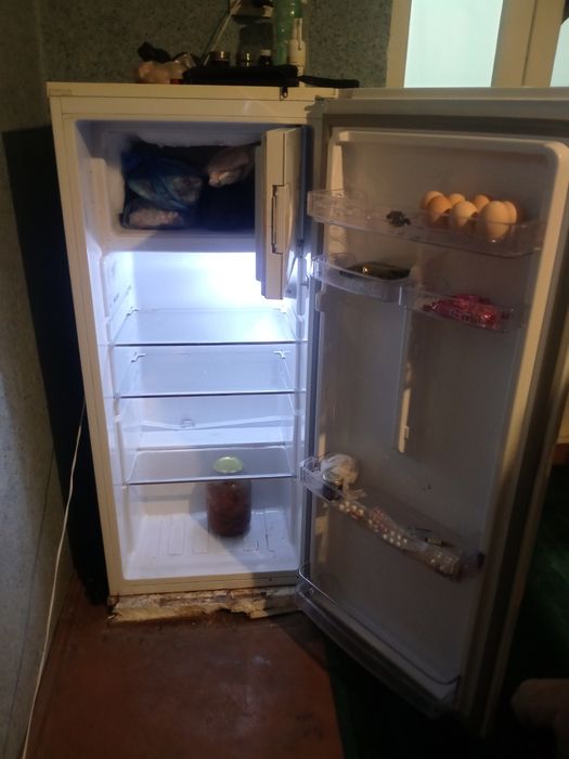 xaladelnik Artel sotiladi