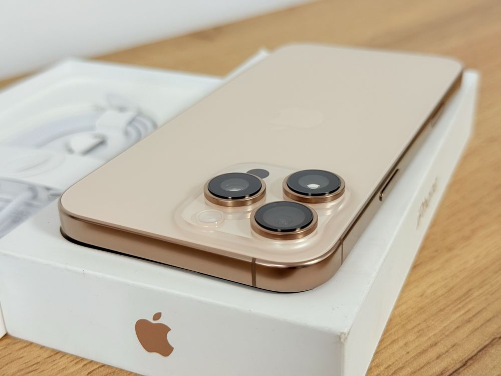 iPhone 16 Pro Max 53 зареждания перфектен!!!