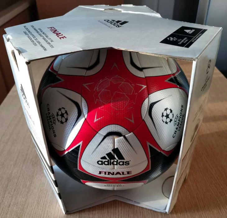 Minge Adidas Finale 9, minge oficială a Ligii Campionilor 2009/2010