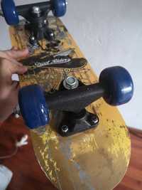 Penny board cu punte de lemn cu design atractiv