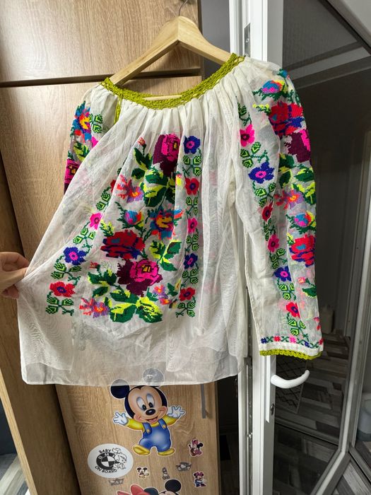 Vând ie cusută manual