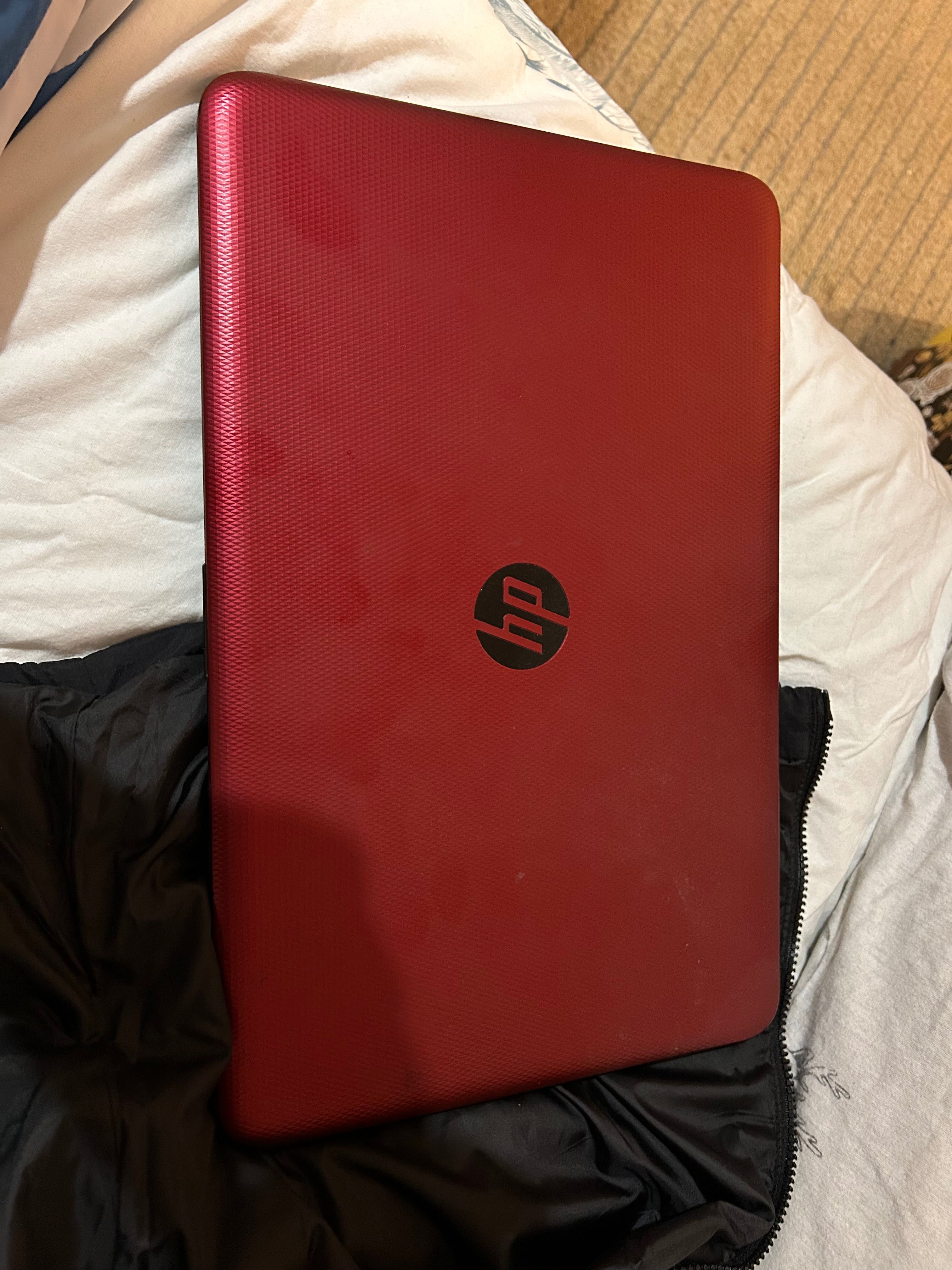 Лаптоп HP Pavilion (Red)