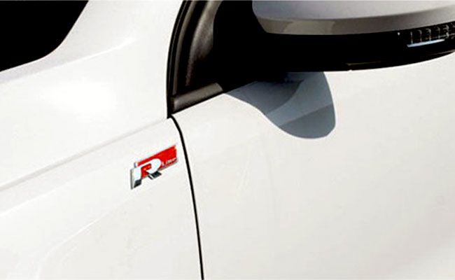 Emblema metalica grila radiator / aripi - Volkswagen R Line