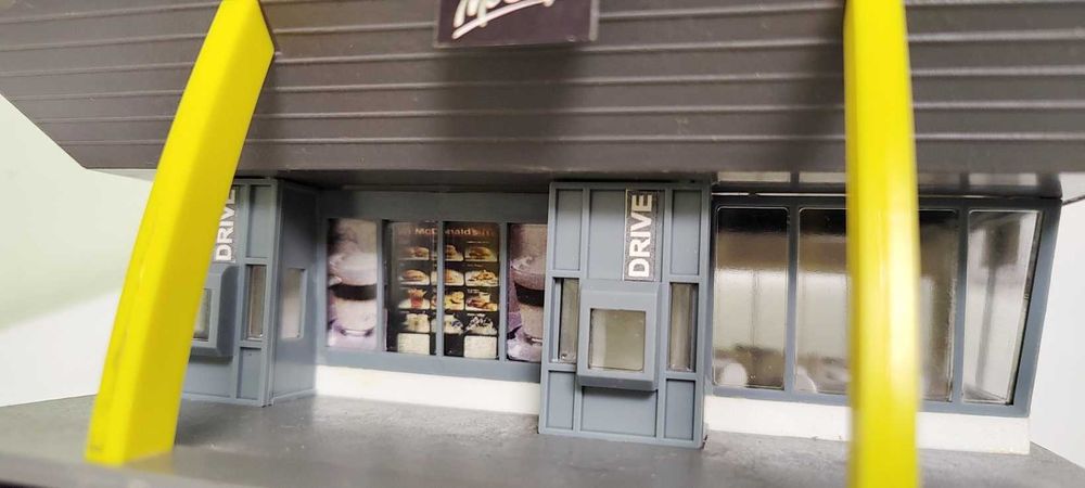 Macheta fast food diorama McDonalds McDrive H0 1:87 Vollmer 3634