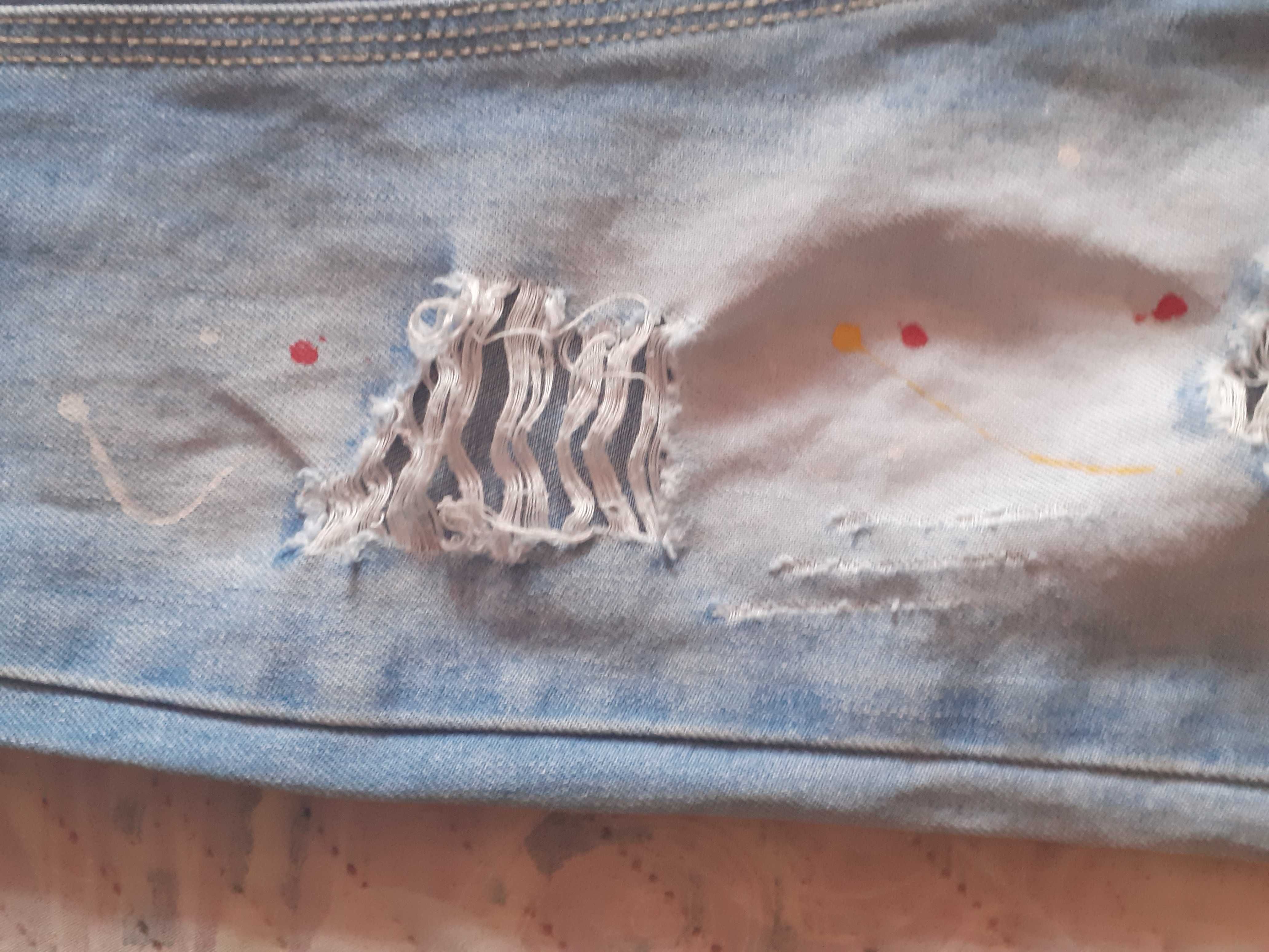 Лот накъсани дънки и тениска с пайети 4г размер 110