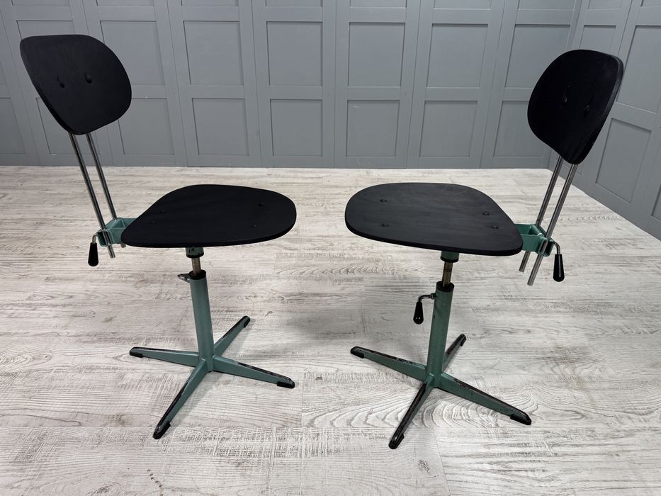 Винтидж индустриални работни столове Р460