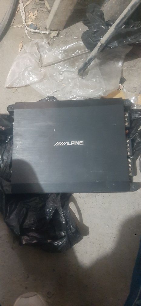 Продаётся усилитель Alpine