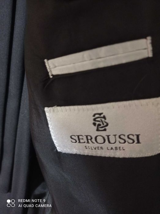 Vând costum Seroussi, negru, mărime 52