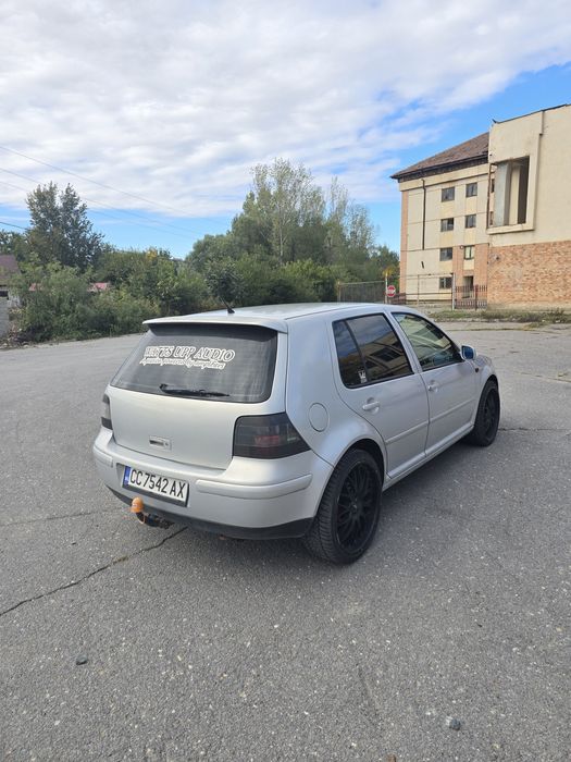 Vând vw golf 4 .