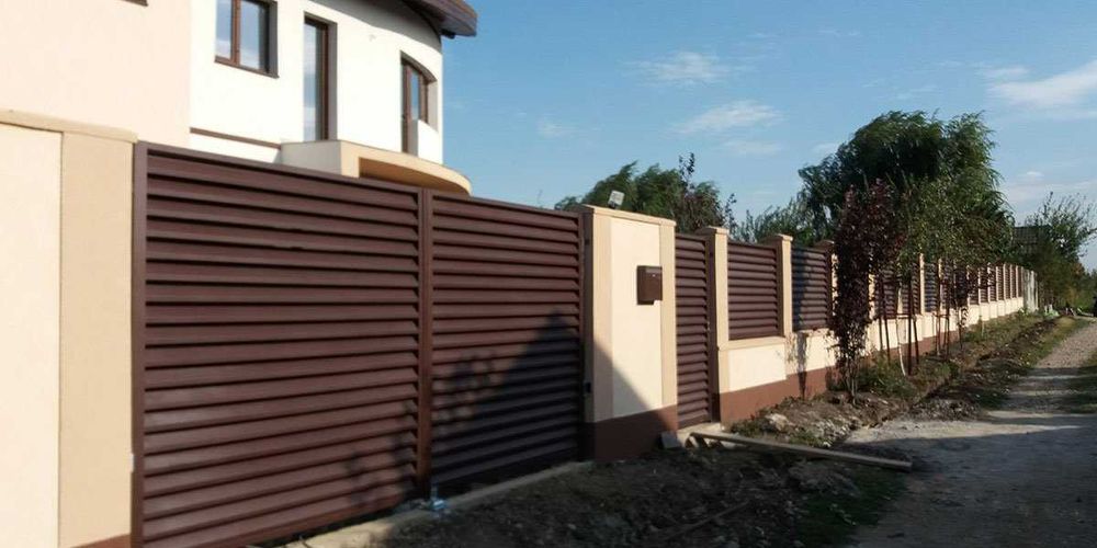 Garduri din sipca metalica, panou stil jaluzele, tabla, plasa si BCA