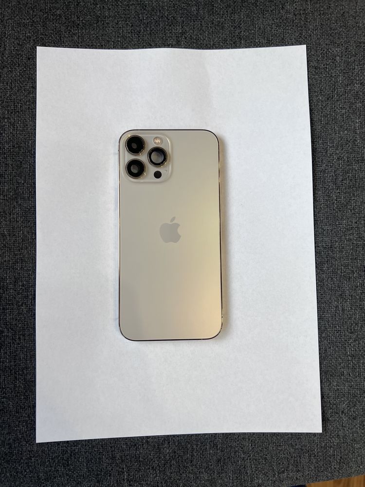 Carcasa iPhone 13 Pro Silver, 600 lei