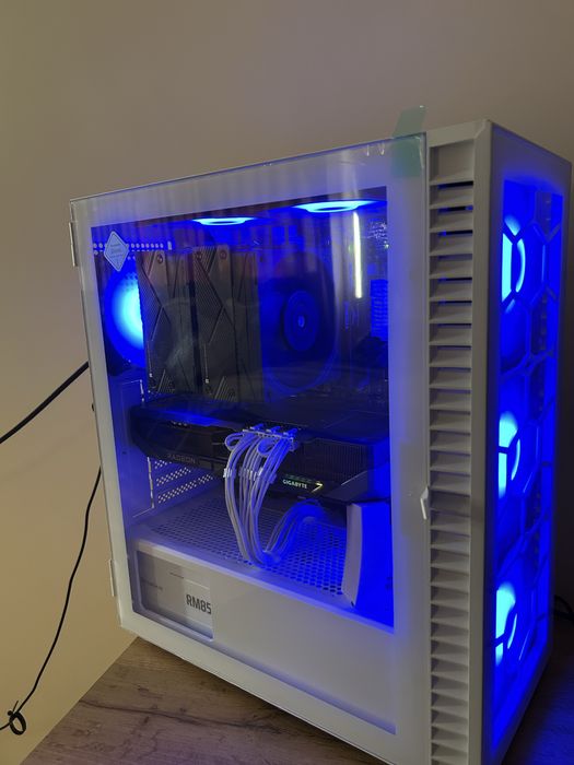 Чисто нов! 9800x3d + 9070xt 32GB RAM Гаранция!