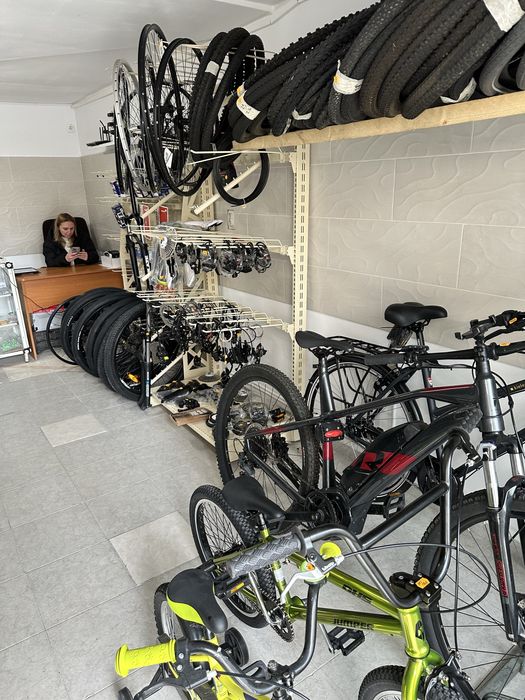 Vand biciclete diferite modele,service biciclete si piese