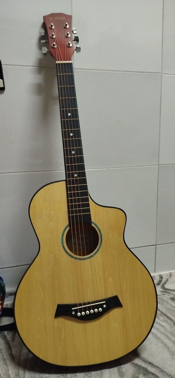 Yaxshi yangi gitara chalinmagan,,