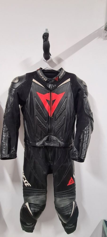 Продавам мотоекип Dainese laguna seca 48