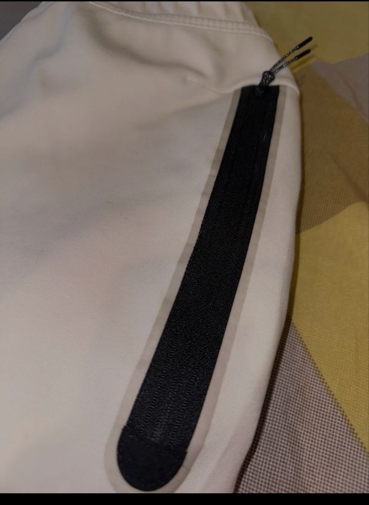Pantaloni nike tech