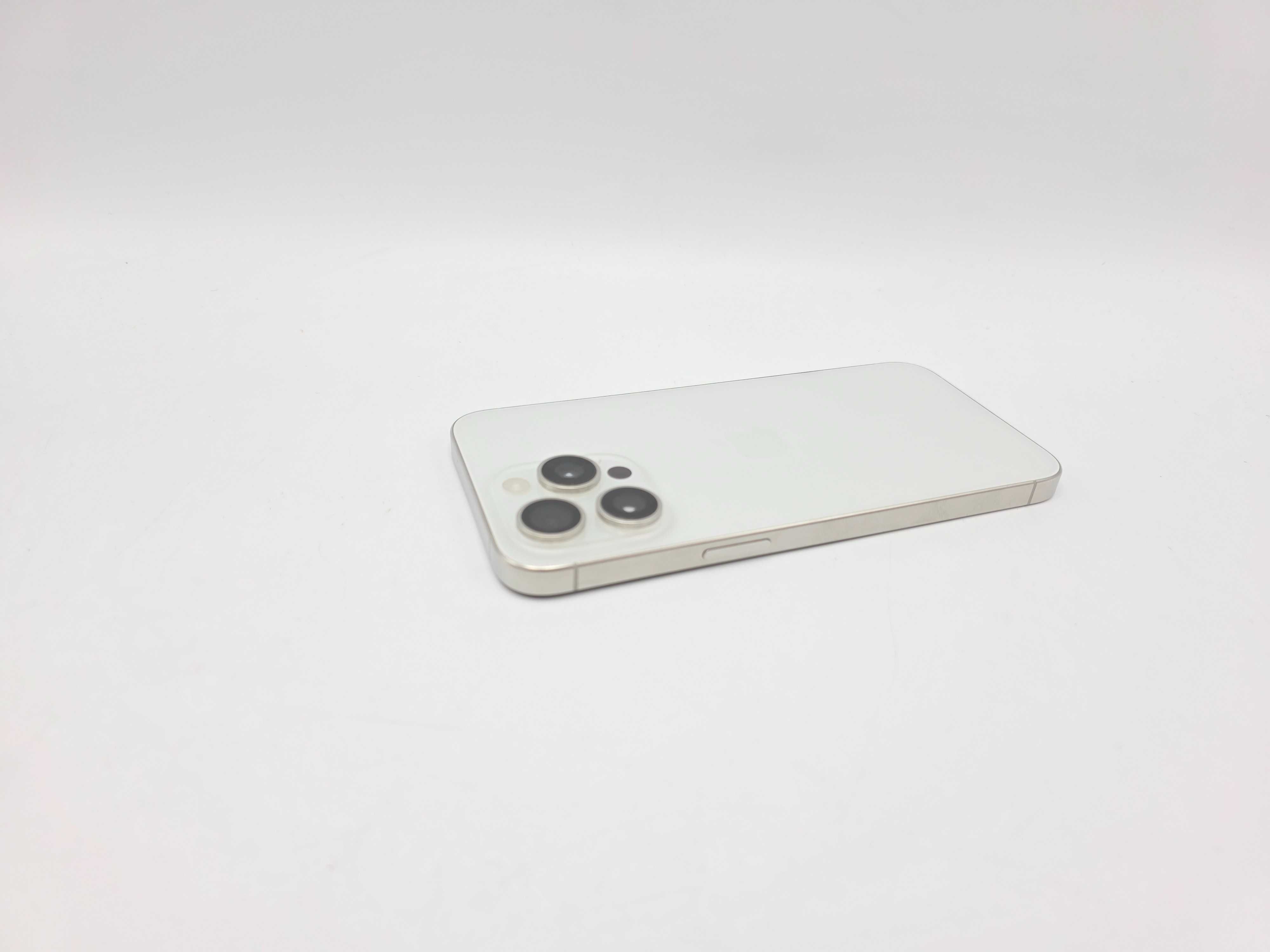 iPhone 15 Pro Max White Titanium Neverlocked Stare Buna