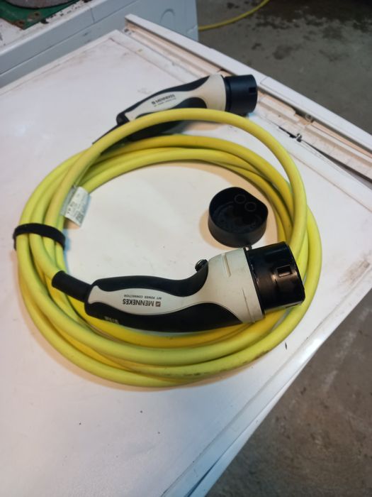 Кабел MENNEKES за зареждане на електрически автомобил