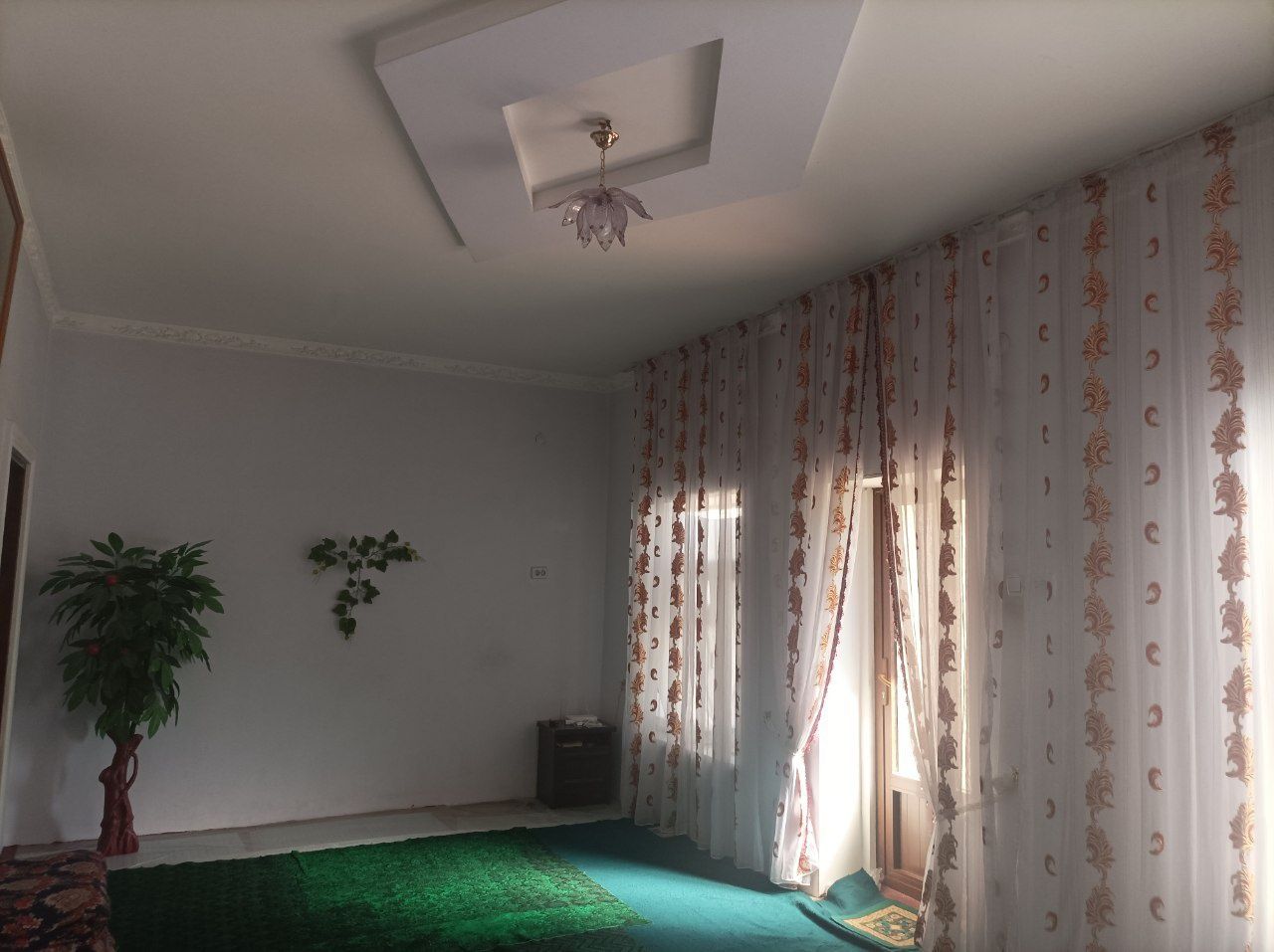 Uchastka sotiladi. 45000 $