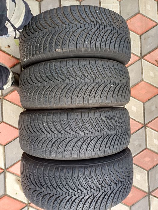 Vând 4 anvelope de iarna 215 55 r17 FALKEN foarte bune din 2024 și2021