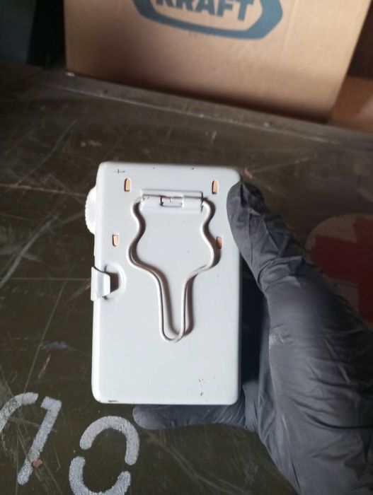 Продавам стар жепейски фенер с два цвята